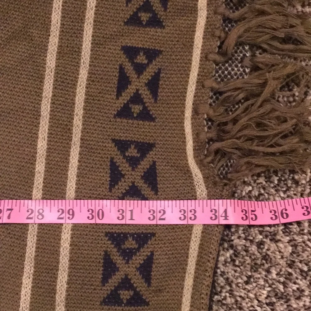 Very J women’s Small Boho Poncho Cover-Up, Southwestern Vibe, Tribal pattern - Picture 7 of 16